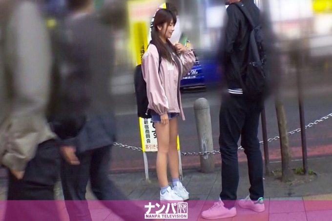 真实素人搭讪，初次摄影。 1470 双马尾可爱治愈系少女！处理甜美且温柔地舔舐秘穴的话，会让腰怦怦地跳起来，让人感到一个劲地放心状态！