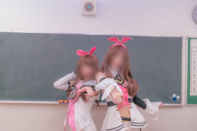 [FC2] Kizuna〇i x 2 被业余层双重攻击的梦幻体验。处女也受不了了，脱衣服操她*全脸暴露中出