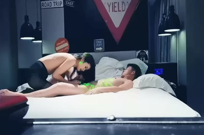 00年极品可爱妹子，可爱又性感，性格乖巧听话，皮肤白嫩光滑奶子大，舌吻激情口交啪啪秀